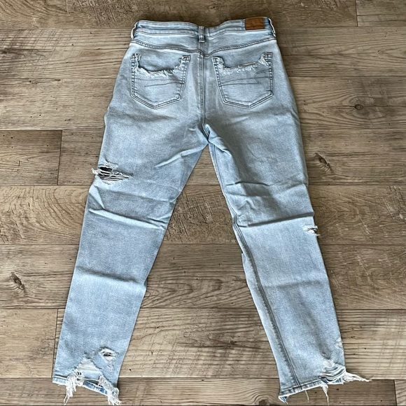 American Eagle High Waisted Stretch Mom Jean - Picture 4 of 6